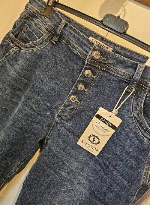 Jean stretch boutons brillants 